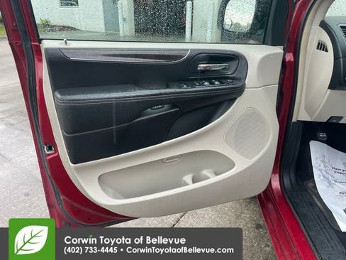 Used 2012 Chrysler Town & Country Touring w/ Entertainment Group #1 FWD image 10