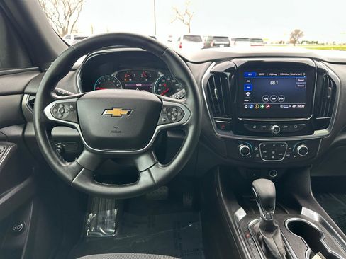 Used 2023 Chevrolet Traverse LT AWD/4WD image 3