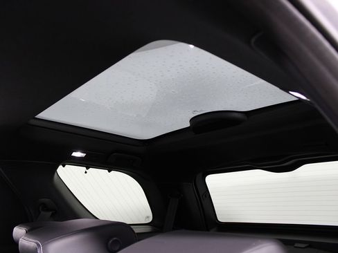 Used 2022 Land Rover Discovery S image 34