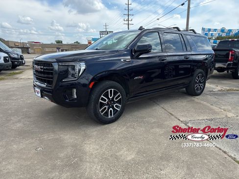 Used 2023 GMC Yukon XL AT4 w/ AT4 Premium Plus Package AWD/4WD image 8