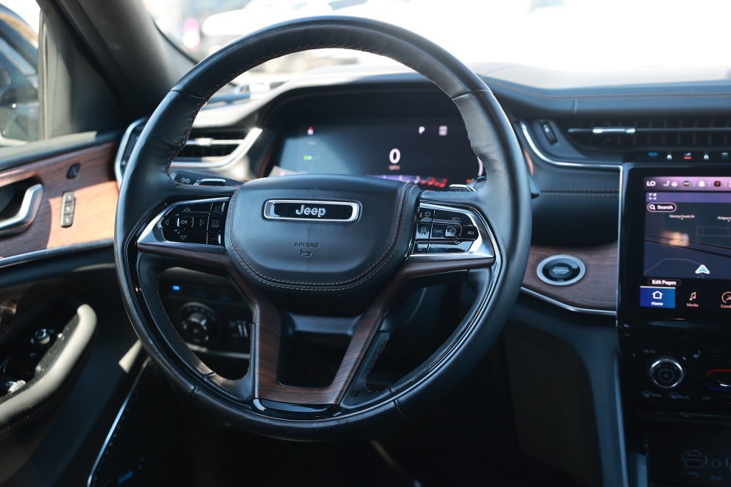 Used 2023 Jeep Grand Cherokee Summit w/ Luxury Tech Group V AWD/4WD image 32