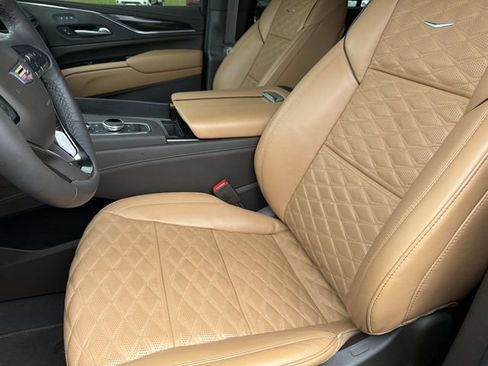 Used 2024 Cadillac Escalade Sport w/ Touring Package AWD/4WD image 22