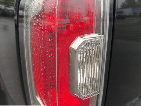 Used 2022 GMC Canyon AT4 image 16