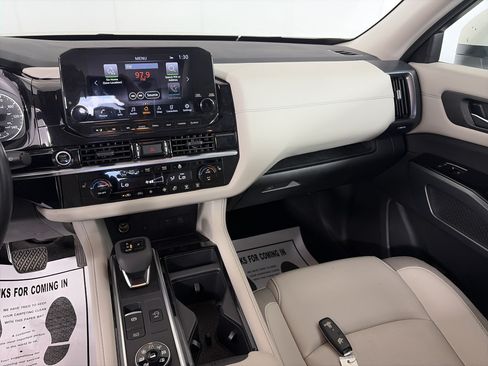 Certified 2023 Nissan Pathfinder SL AWD/4WD image 4