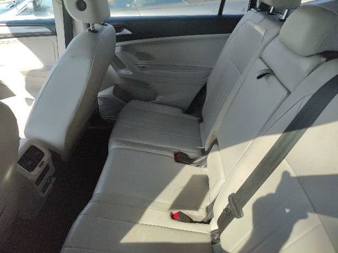 Used 2023 Volkswagen Tiguan SE image 14