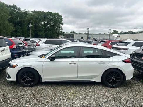 Used 2023 Honda Civic Sport image 2
