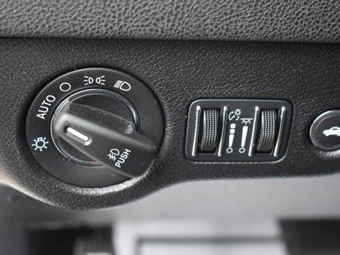 Used 2023 Chrysler 300 Touring L w/ Popular Equipment Group AWD/4WD image 27