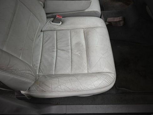 Used 2002 Lincoln Town Car Signature image 29