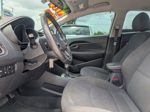Used 2012 Kia Rio SX image 9