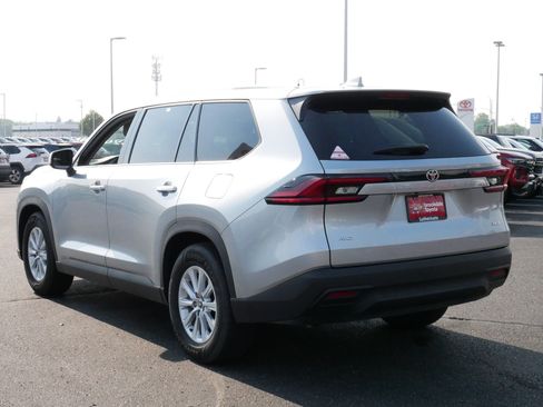 Used 2025 Toyota Grand Highlander AWD image 5