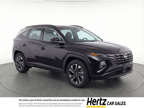 Used 2025 Nissan Kicks SV image 1