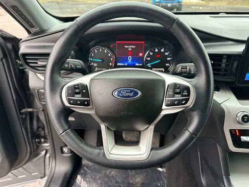 Used 2023 Ford Explorer XLT AWD/4WD image 13