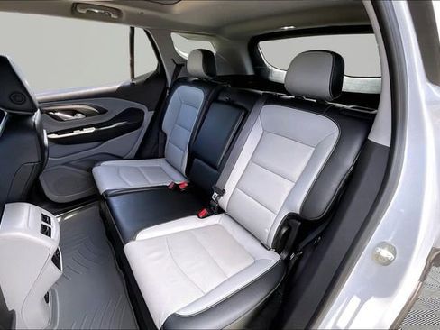 Used 2022 GMC Terrain SLT w/ Infotainment Package II image 16