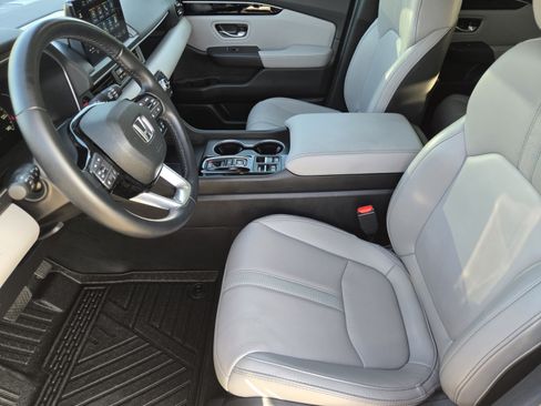 Certified 2025 Honda Pilot Touring image 9