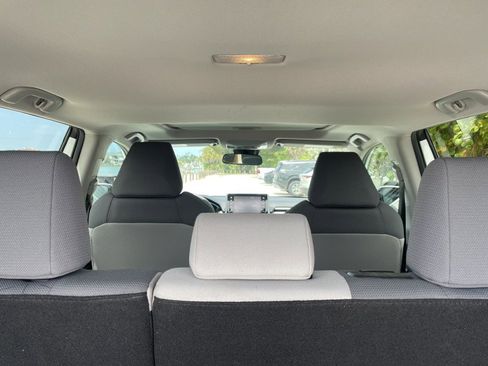 Used 2020 Toyota RAV4 XLE w/ Convenience Package FWD image 31