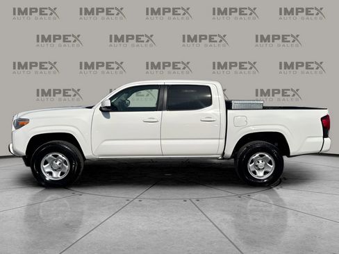 Used 2021 Toyota Tacoma SR w/ SR Convenience Package image 2