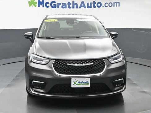 Used 2023 Chrysler Pacifica Touring-L FWD image 5