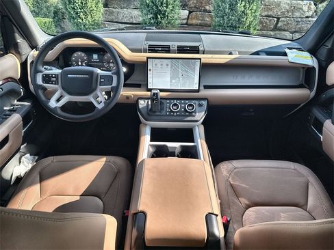 Used 2025 Land Rover Defender 130 S image 12