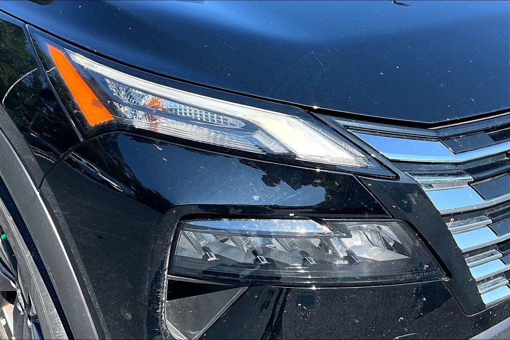 Used 2025 Nissan Rogue SV FWD image 30