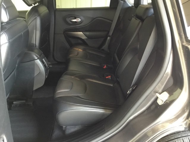 Used 2019 Jeep Cherokee Limited AWD/4WD image 40