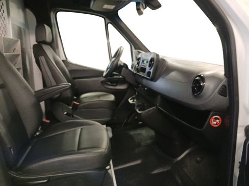 Used 2021 Mercedes-Benz Sprinter 2500 image 24