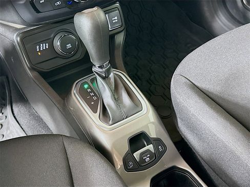 Used 2022 Jeep Renegade Latitude image 18