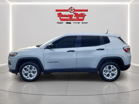 Used 2025 Jeep Compass Sport AWD/4WD image 2