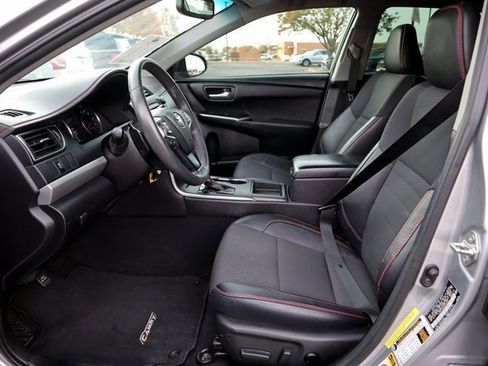 Used 2017 Toyota Camry SE image 24