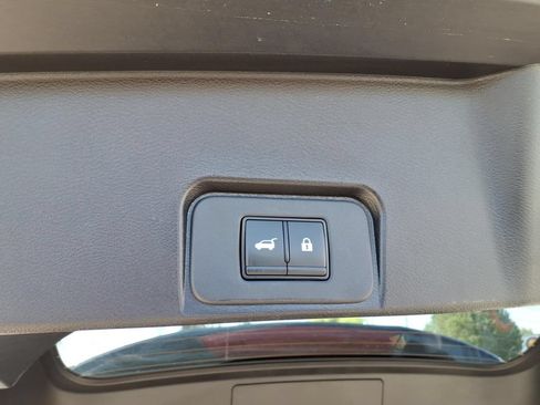 Certified 2025 Nissan Rogue SV FWD image 9