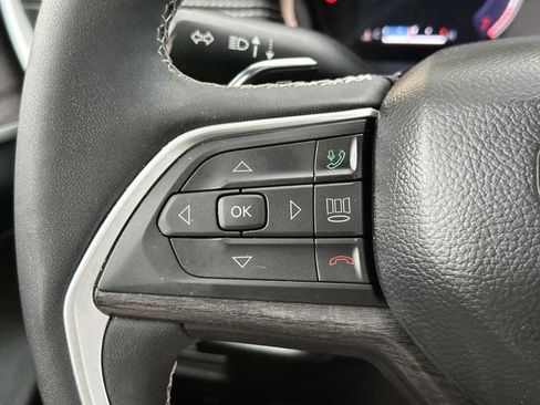Used 2025 Jeep Grand Cherokee Limited w/ Luxury Tech Group II AWD/4WD image 13