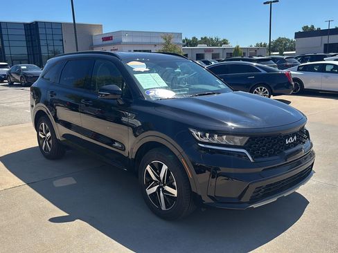 Used 2023 Kia Sorento S FWD image 1