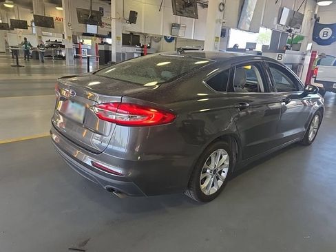 Used 2019 Ford Fusion SE FWD image 5