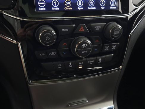Used 2019 Jeep Grand Cherokee Overland AWD/4WD image 31