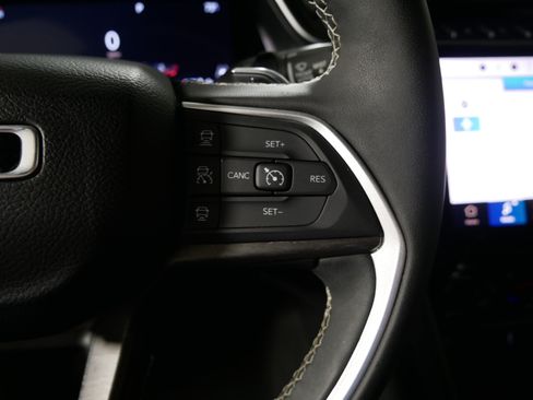 Used 2024 Jeep Grand Cherokee Limited AWD/4WD image 28