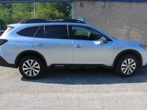 Used 2022 Subaru Outback Premium AWD/4WD image 16