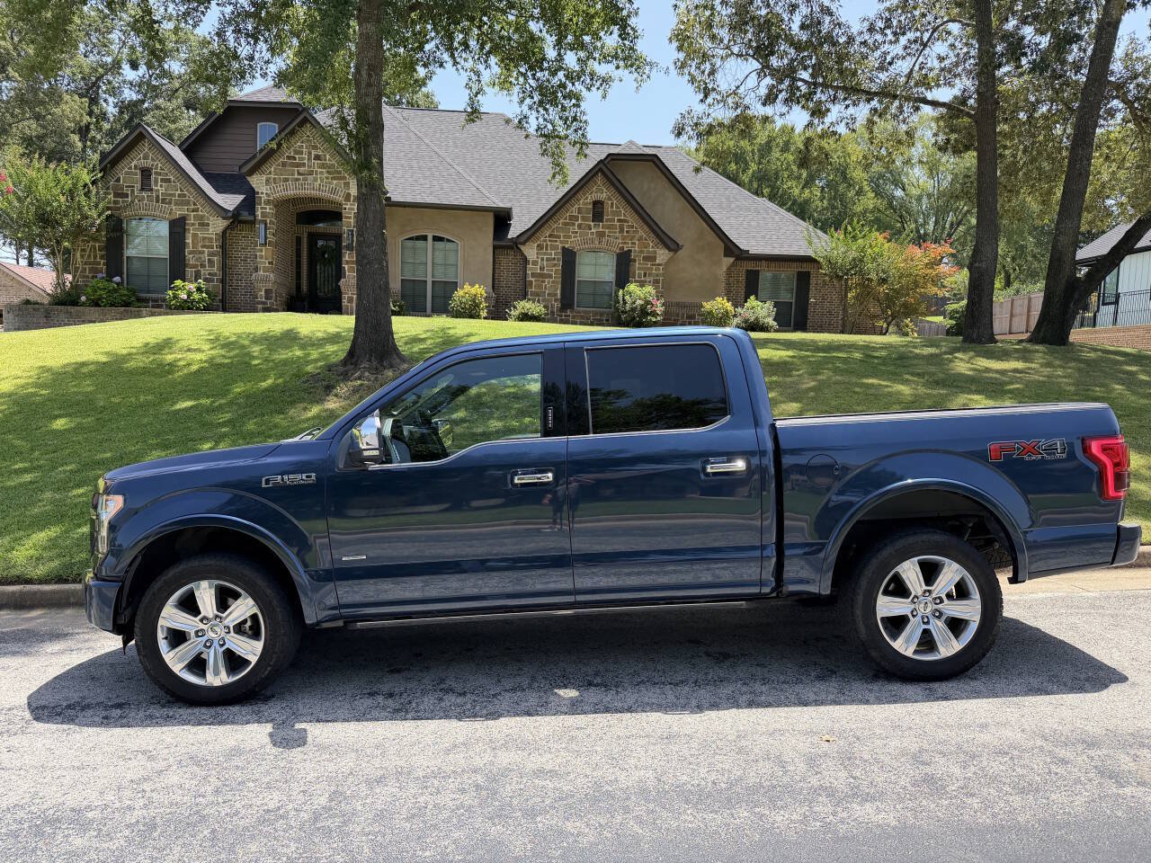 Used 2016 Ford F150 Platinum w/ Equipment Group 701A Luxury AWD/4WD image 3