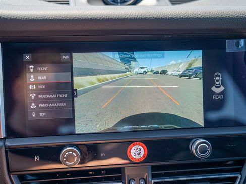 Certified 2026 Porsche Macan AWD/4WD image 19