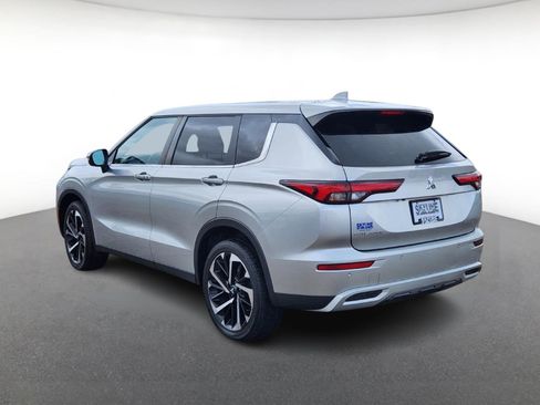 Used 2022 Mitsubishi Outlander SE image 4