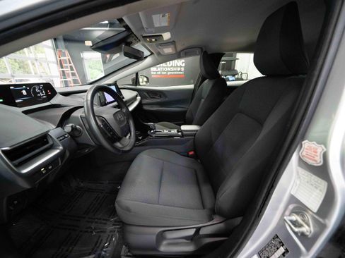 Used 2024 Toyota Prius LE FWD image 9