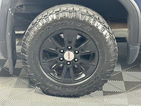 Used 2022 GMC Sierra 1500 SLE w/ Driver Alert Package II AWD/4WD image 30