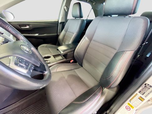 Used 2017 Toyota Camry SE FWD image 12