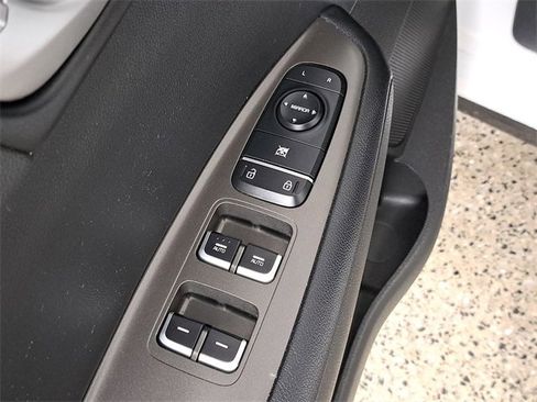 Used 2019 Kia Optima S image 22