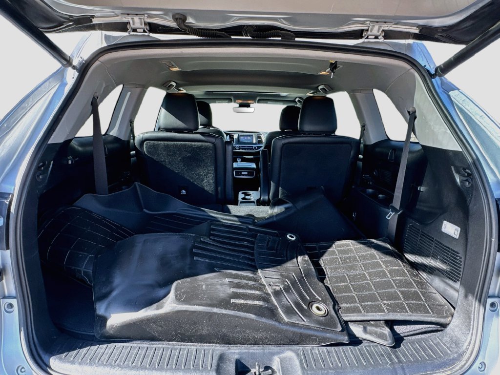 Used 2018 Toyota Highlander SE FWD image 31
