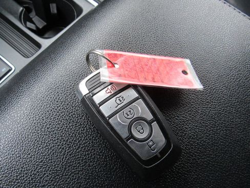 Used 2023 Ford Expedition XLT image 47