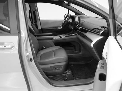 Used 2024 Toyota Sienna XSE image 56