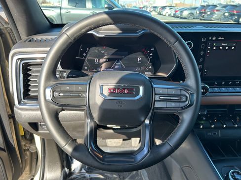 Used 2024 GMC Canyon AT4 w/ Technology Package image 12