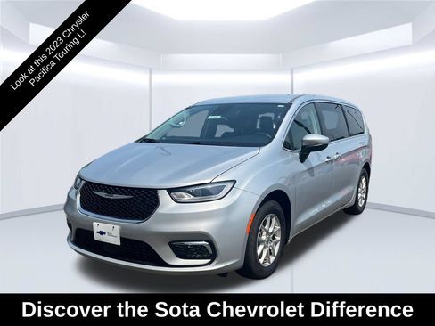 Used 2023 Chrysler Pacifica Touring-L FWD image 1