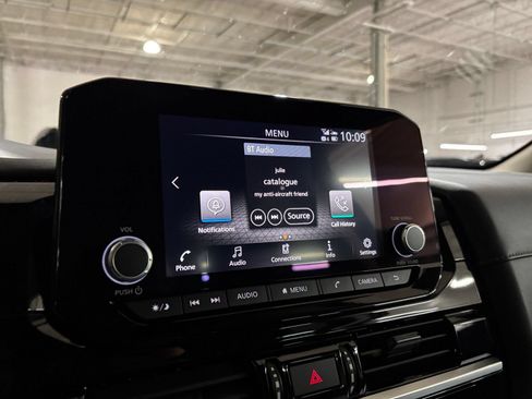 Used 2025 Nissan Pathfinder SV FWD image 16