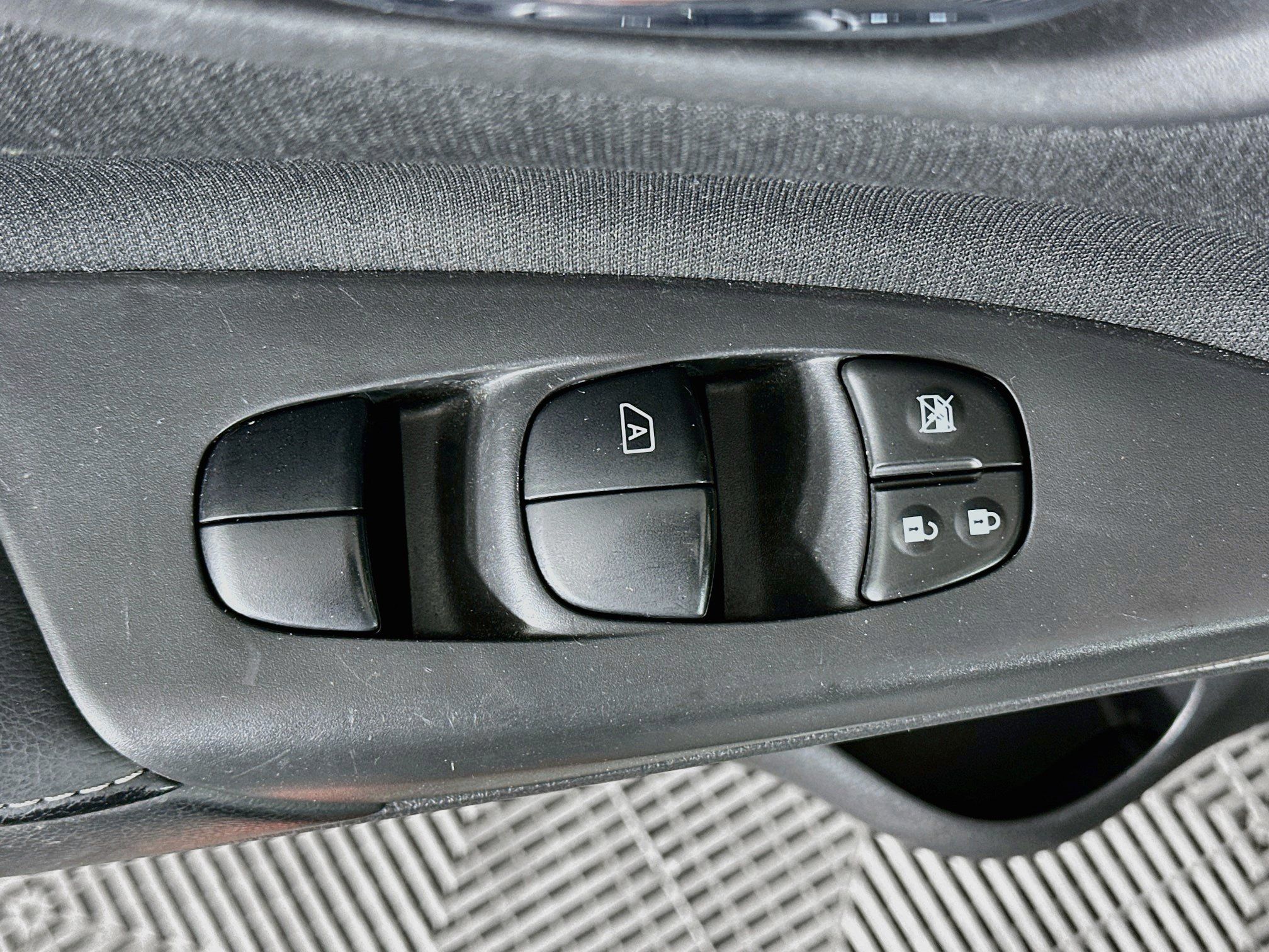 Used 2018 Nissan Sentra S FWD image 15