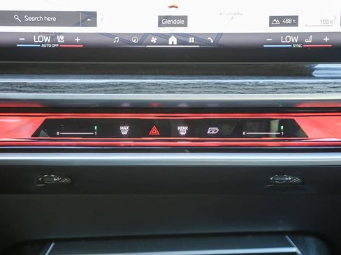 Used 2025 BMW 750e xDrive w/ Premium Package image 10